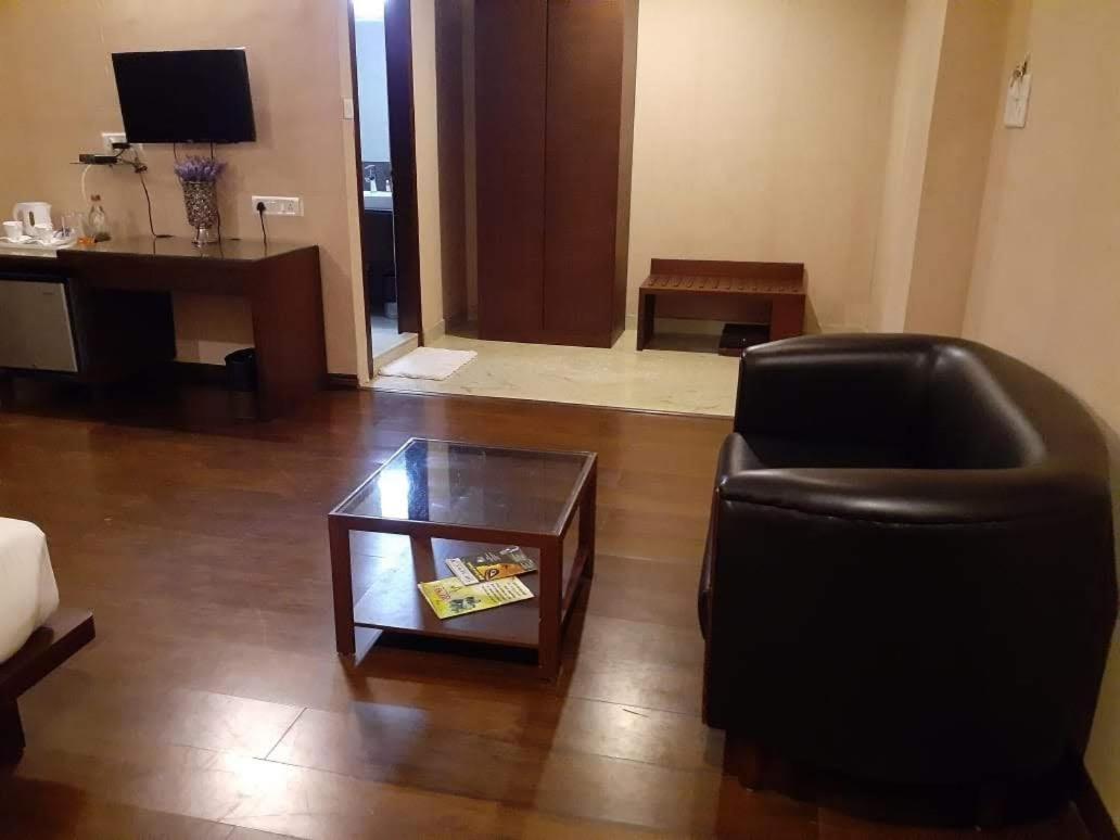 Hotel Md'S Continental Jorhāt Kültér fotó