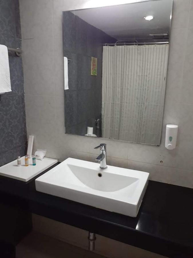 Hotel Md'S Continental Jorhāt Kültér fotó