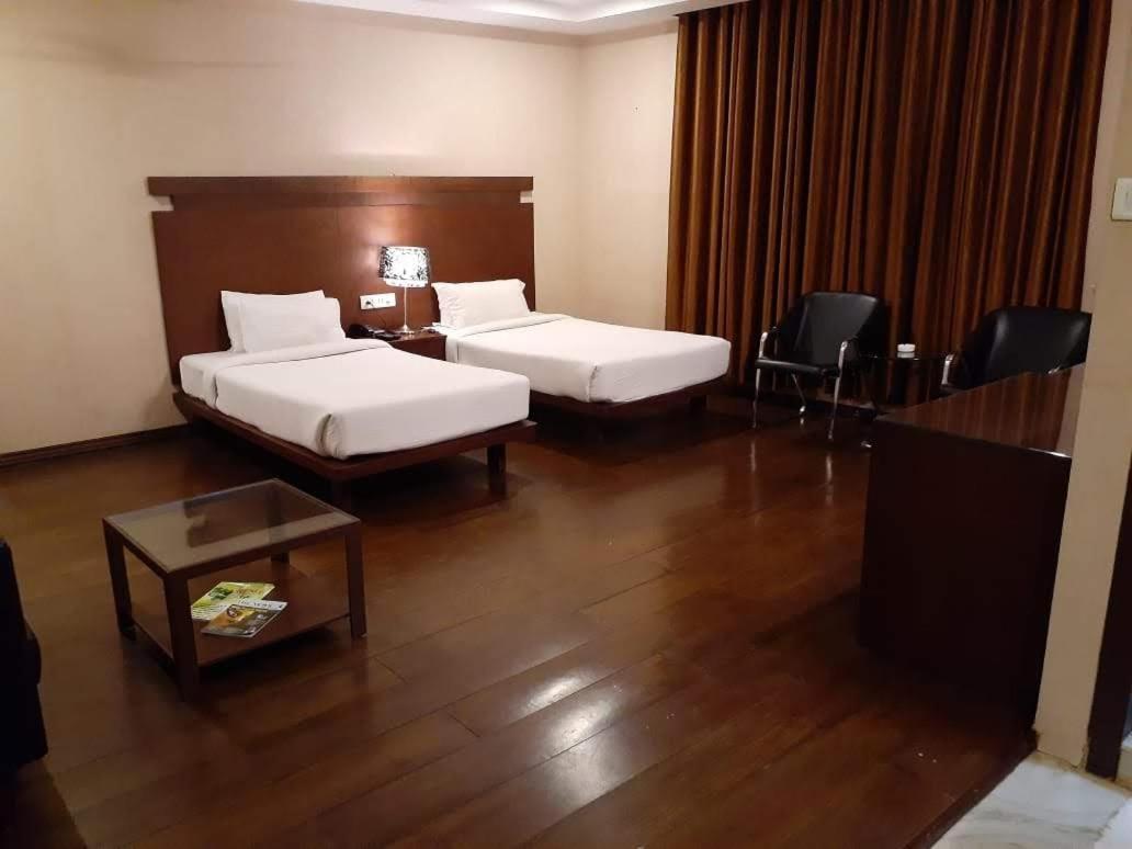 Hotel Md'S Continental Jorhāt Kültér fotó