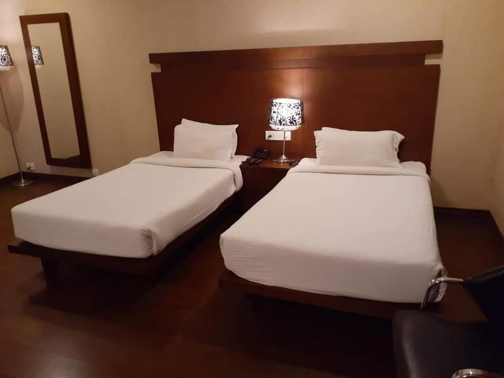 Hotel Md'S Continental Jorhāt Kültér fotó
