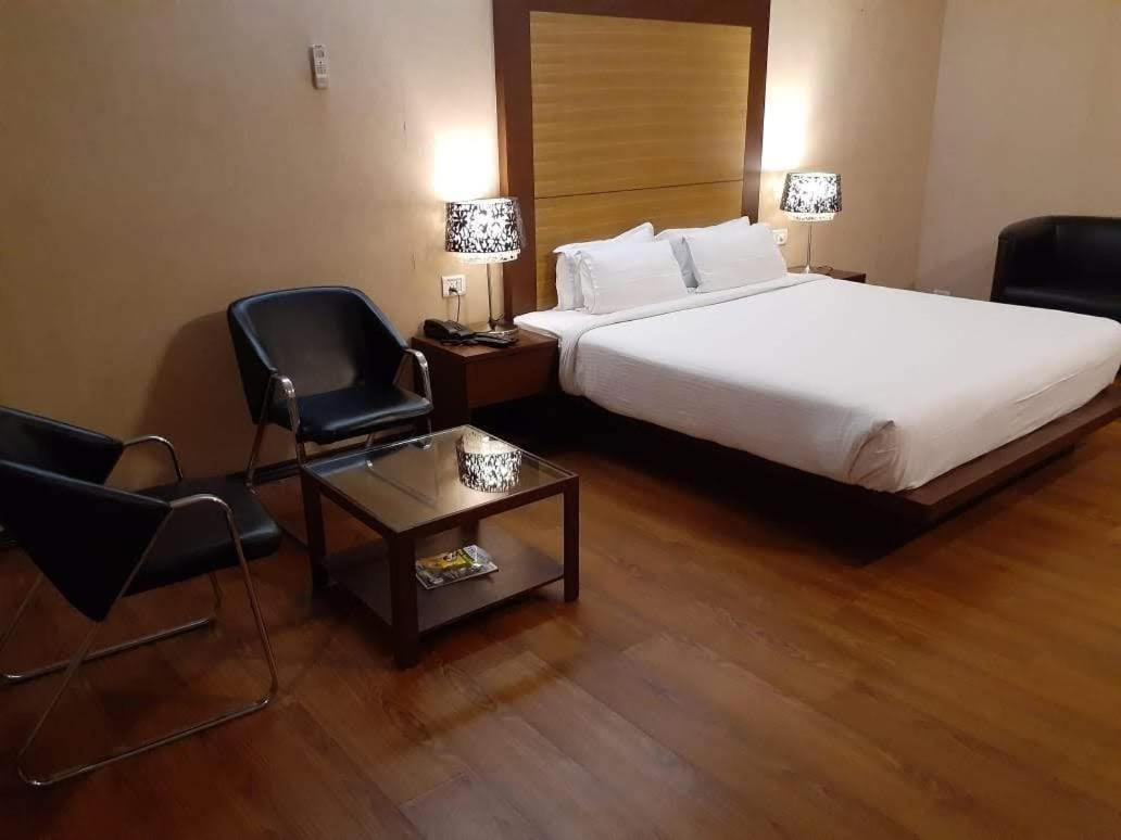 Hotel Md'S Continental Jorhāt Kültér fotó