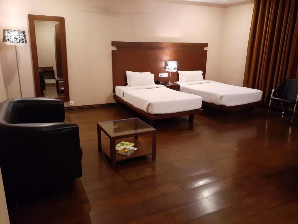 Hotel Md'S Continental Jorhāt Kültér fotó