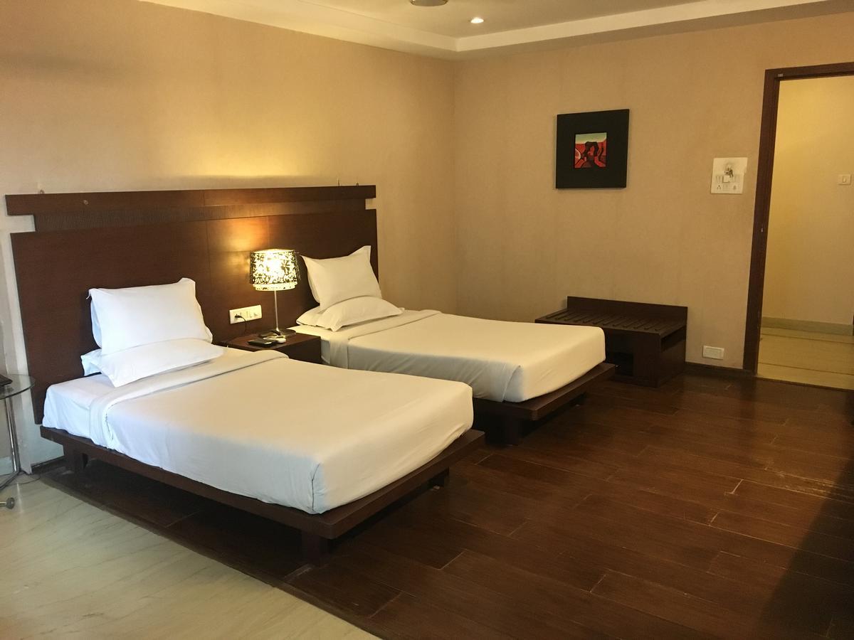 Hotel Md'S Continental Jorhāt Kültér fotó